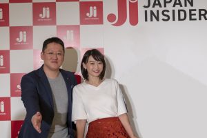 クロスボーダーネクスト微博MCN | クロスボーダーネクスト株式会社 左の男性が「@七日野鬼(ナノカノオニ)」